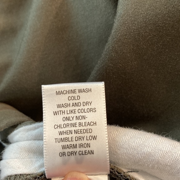 Banana Republic olive cropped pants - Picture 7 of 7